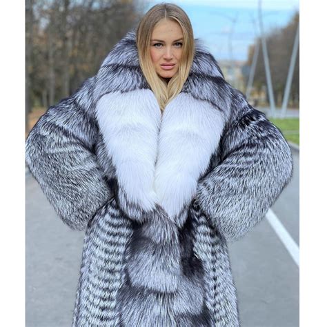 Winter Fashion Real Silver Fox Fur Coat With Big Turn Down Collar High