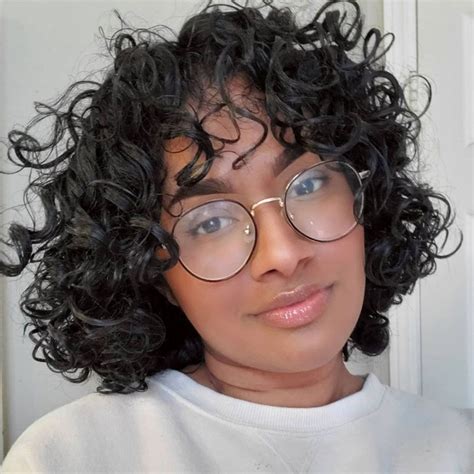 18 Stunning Hairstyles With Curly Curtain Bangs