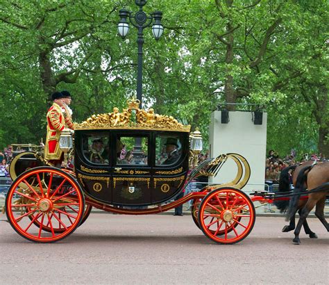 Royal Carriages Traveling In Splendor 5 Minute History