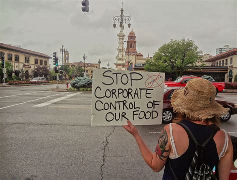 Tkc Breaking And Exclusive News Kansas City March Against Monsanto Overtakes The Country Club