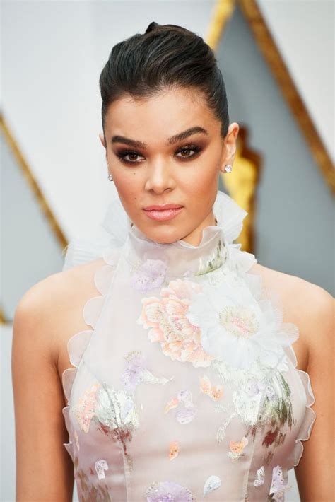 Hailee Steinfeld Oscars Red Carpet In Hollywood Fab Fashion Fix