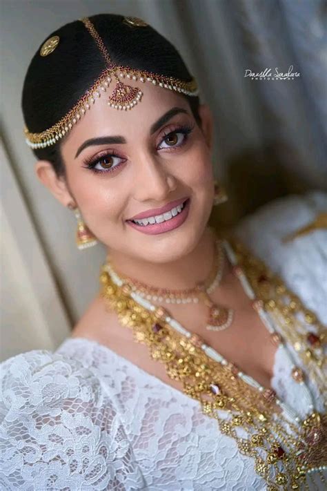 Sri Lankan Sinhalese Bride Sinhala People In 2023 Women Saree