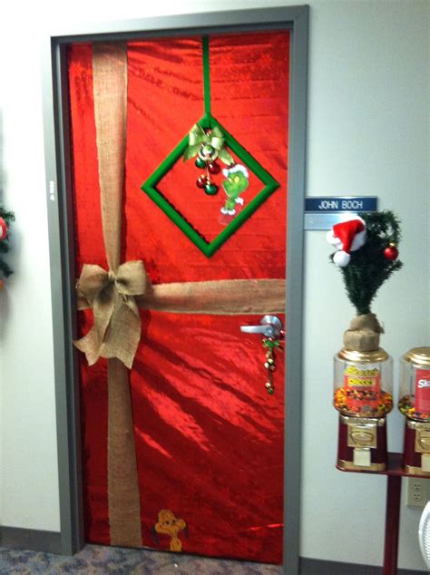 work door decorating contest christmas crafts diy projects christmas door decorations office