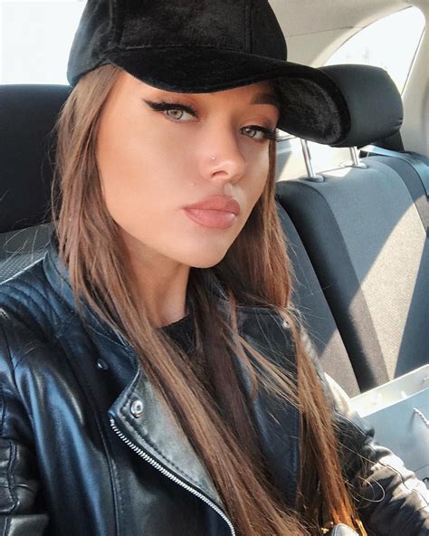 𝗡𝗮𝘁𝗮𝗹𝗶𝗲 𝗗𝗮𝗻𝗶𝘀𝗵 в Instagram Коллекционирую кепки 🧢🖤 Instagram Ladies Color Combinations For