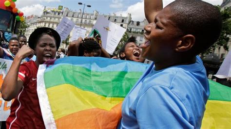 alivio en angola al entrar en vigor la despenalización de la homosexualidad