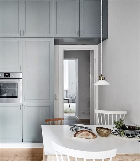 Kitchen In White And Blue Coco Lapine Design European Home Decor