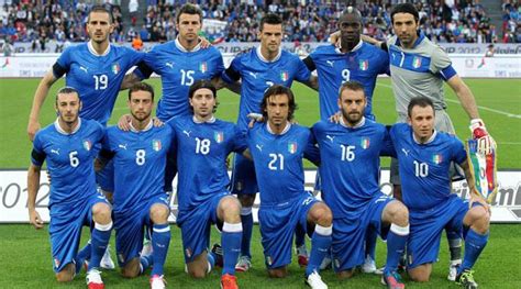 Italien konnte bisher einmal den titel fußball europameister erringen. fussball.ch - Italien: Viermal Weltmeister, aber nur ...