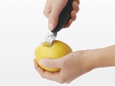How To Zest A Lemon And The Tools You Need To Do It Business Insider