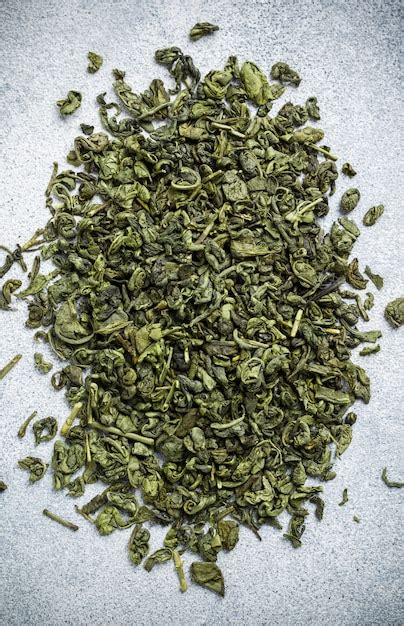 Premium Photo Dry Green Tea Leaf