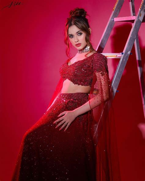 Jannat Zubair In Black Saree Or Red Lehenga The Best Embellished