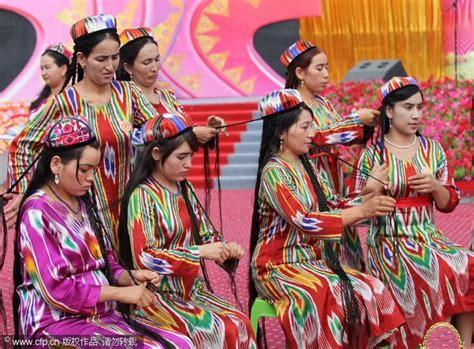 It's so nice to have, the hair is not in the way and it looks good. Hair-braiding competition in Xinjiang|China|chinadaily.com.cn