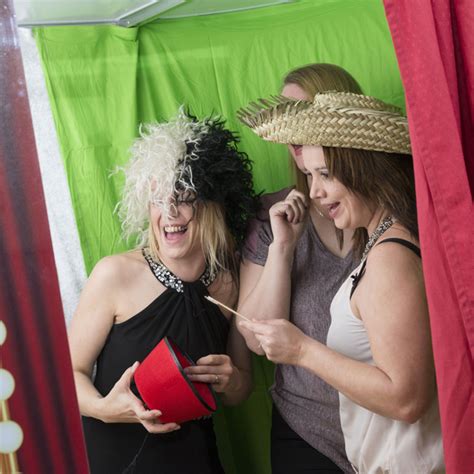 photobooths how to start a photo booth business in 11 steps