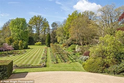 Cilla Blacks £44m Home Is Still On The Market A Year After She Died