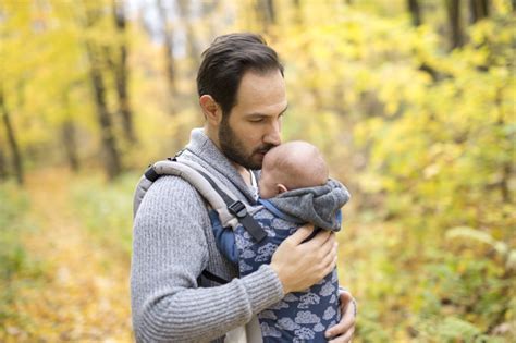 Dear Ayah Ini 7 Hal Yang Harus Diketahui Ketika Akan Menggendong Bayi