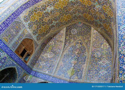 The Main Attraction Of The City Of Isfahan Is Jameh Mosque A Beautiful Mosque With Rich Blue