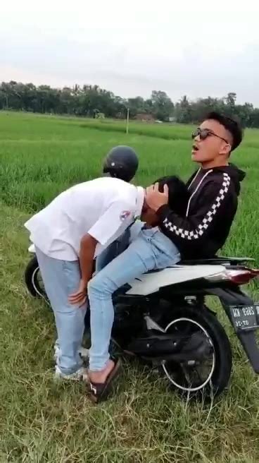 Bokep Indo Viral Gay Sesama Cowok Ngentot Di Sawah Part 1 Bokeptop