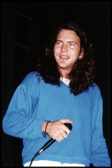 Eddie Vedder photographed by Michael Insuaste | Eddie vedder, Pearl jam 
