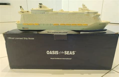 Royal Caribbean Oasis Of The Seas Model Cruise Ship 40cm Boxed 7435