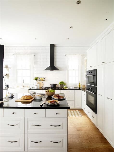 Kitchen design ideas antique white cabinets. 20+ Amazing Modern Kitchen Cabinet Design Ideas - DIY ...