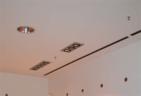 Классическая вентиляционная решетка для натяжного потолка