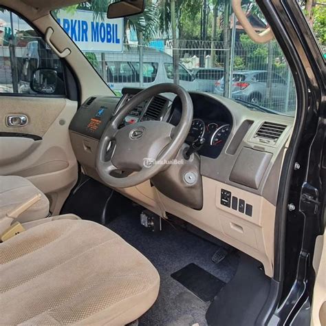 Mobil Daihatsu Luxio X Automatic Tahun Matic Responsif Pintu