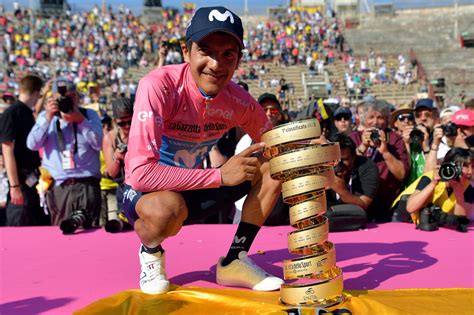 Accusé par le directeur sportif de movistar d'être « déloyal », le vainqueur du dernier giro richard carapaz, désormais membre de l'équipe d'ineos, s'est défendu. Richard Carapaz has agreed a move to Team Ineos, according ...