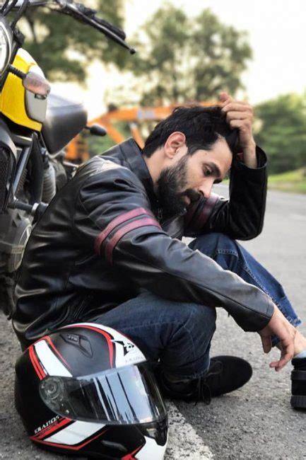 Know the real life of bablu pandit aka vikrant massey biography. Vikrant Massey, Age, Height, Biography, Girlfriend, Family ...