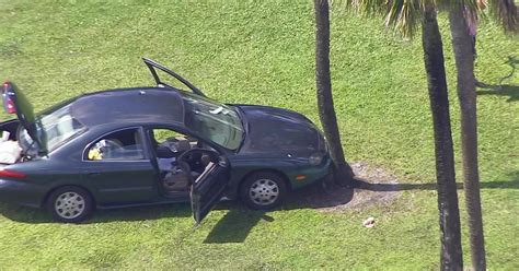 Reckless Driver Arrested After Doing Doughnuts On Pompano Beach Golf Course Cbs Miami