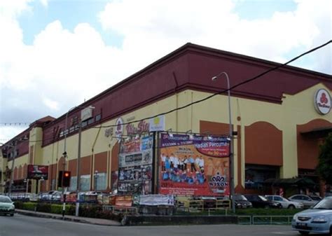 Air and water temperature, precipitation, air pressure and humidity, wind speed, magnetic field and uv index. Summit Parade - Shopping Center - Batu Pahat | TravelMalaysia
