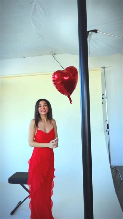Victoria Justice Heart Balloon 02112024 Celebmafia