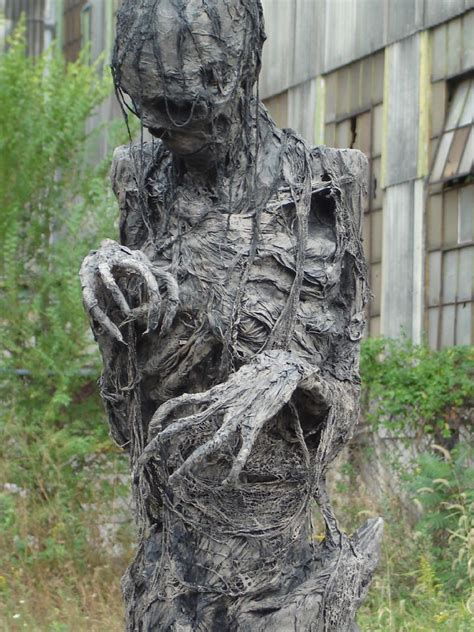 20 Creepy Scarecrows That Will Seriously Haunt Your Dreams