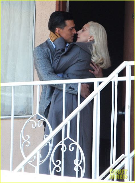 Lady Gaga Makes Out With Finn Wittrock On Ahs Hotel Set Photo 3505140 American Horror