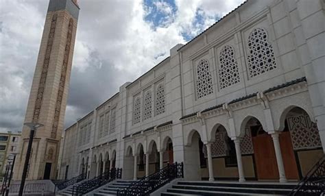 أبواب مسجد عقبة بن نافع بأم البواقي مفتوحة مجددا أمام المصلين