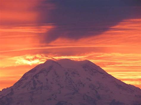 Mount Rainier Erupts In An Explosive Sunrise This Veterals Day Morning