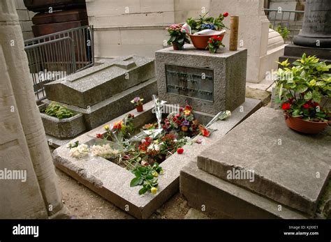 Tombe De Jim Morrison La Légendaire Chanteuse Les Portes Et Un Poète