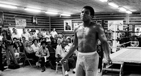 Muhammad ali ist an parkinson erkrankt und hat eine weile damit gelebt. Bildband: So hat sich Muhammad Ali auf seinen größten ...