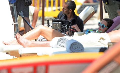 Queen Of The Beach Emilia Clarke Shows Off Bikini Body With Sam Claflin On Set Of New Movie