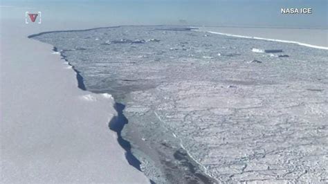 Nasas Astonishing Aerial Photos Of The Giant New Antarctic Iceberg