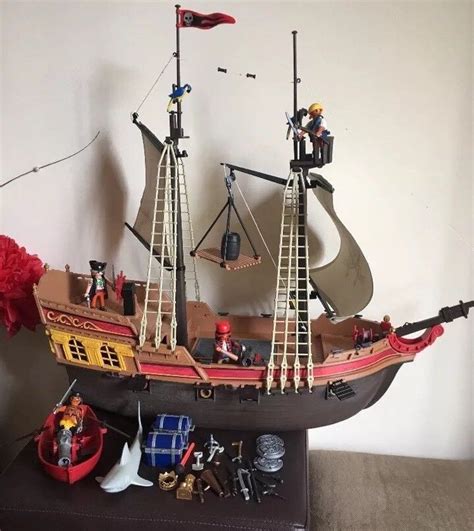 Playmobil Pirate Ship Plus Lots Of Accessories With Rare Rowing