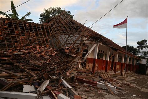 Indonesia Quake Kills More Than 50 Injures Hundreds