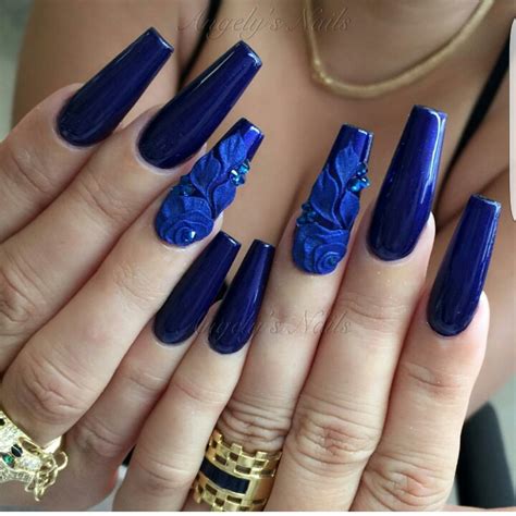 La mayoría de los uniformes de la policía en los estados unidos en la actualidad se producen en los colores más oscuros como el negro, azul, marrón, verde y gris. Uñas Azules Decoradas con Flores ,Piedras Y Mas [20 ...