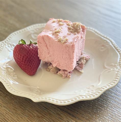 Frosty Strawberry Squares Recipe Just Posted