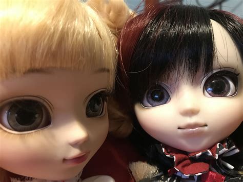 Selfie Time Pullip Veryberrypop And Pullip Laura