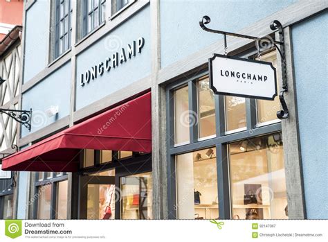 Famous for its mild climate with over 300 days of sunshine per year, the this designer outlet is located in roermond, only 10 minutes from the german border and 30. Roermond Nederland 07 05 2017 Embleem Van De Longchamp ...