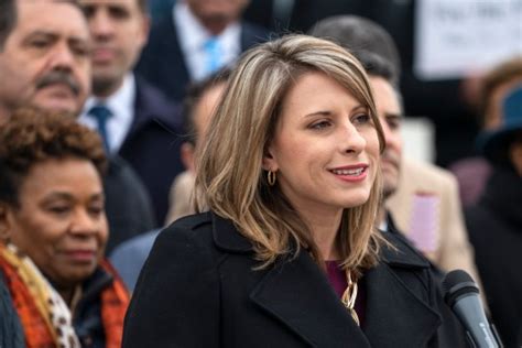Us Politician Katie Hill Resigns After Explicit Photos Are Published Metro News