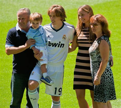 Luka modric is ridiculously good at 35. Luka Modric Height Weight Body Statistics - Healthy Celeb