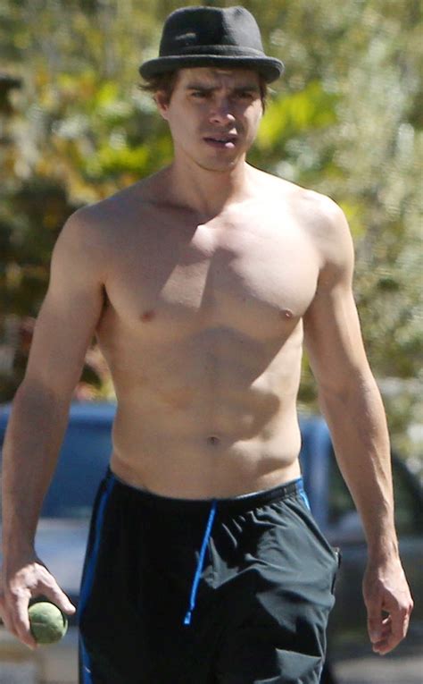 Still Got It Boy Meets World S Matthew Lawrence Shows Off Toned Abs In