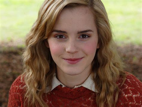 Emma Watson Smile Red Look Wallpaper Hd Celebrities 4k Wallpapers