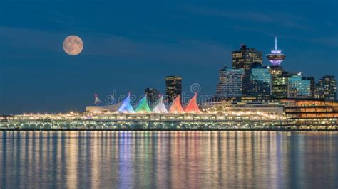 Full Moon Over Vancouver Harbor Canada Stock Photos Free And Royalty