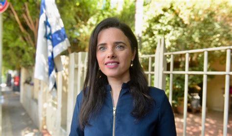 חיילת שקד, יותר מדי מפקדים. הכל בראש: איך עומדות להצביע נשות הציונות הדתית? | מעריב